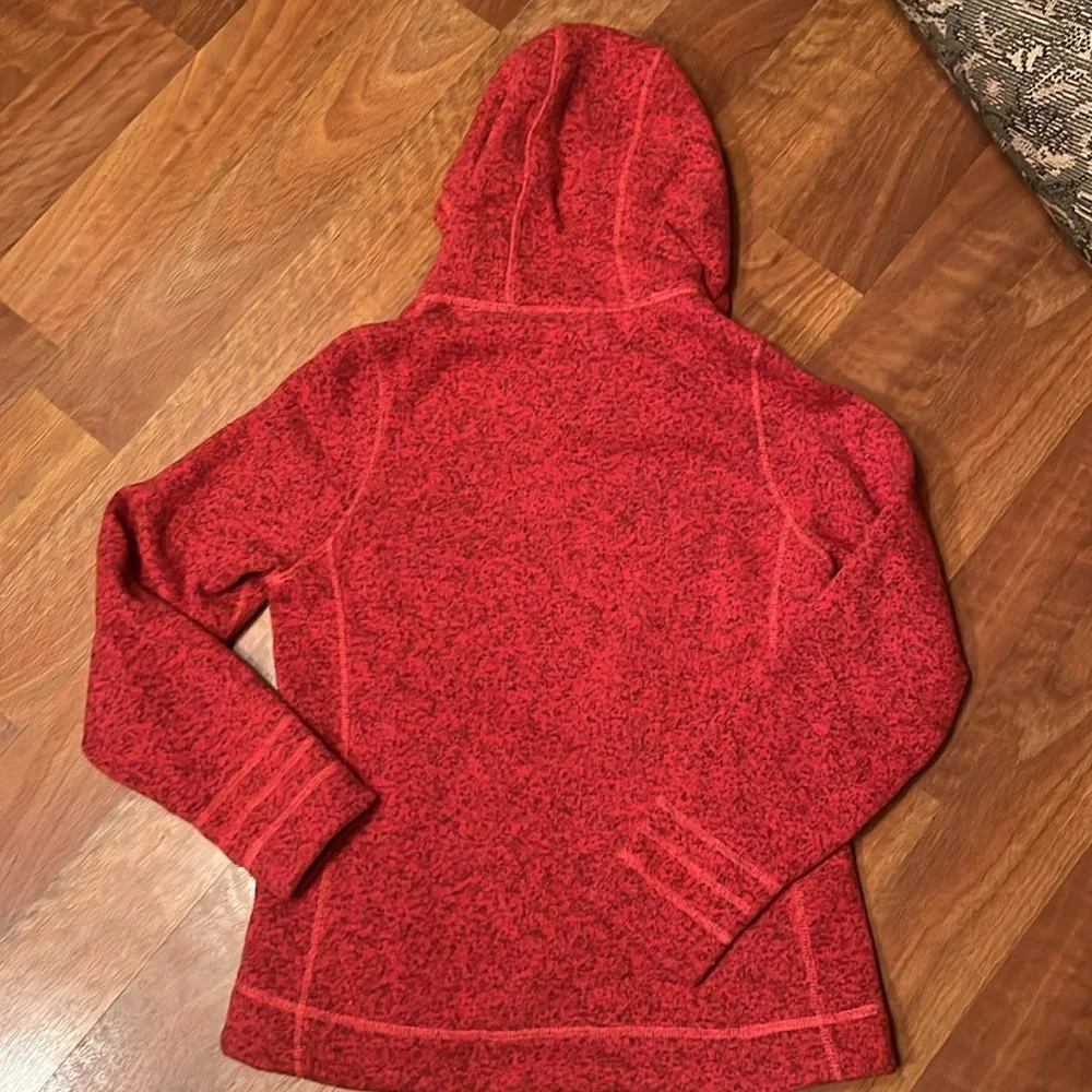 Like new The North Face pullover hoodie - Picture 13 of 16